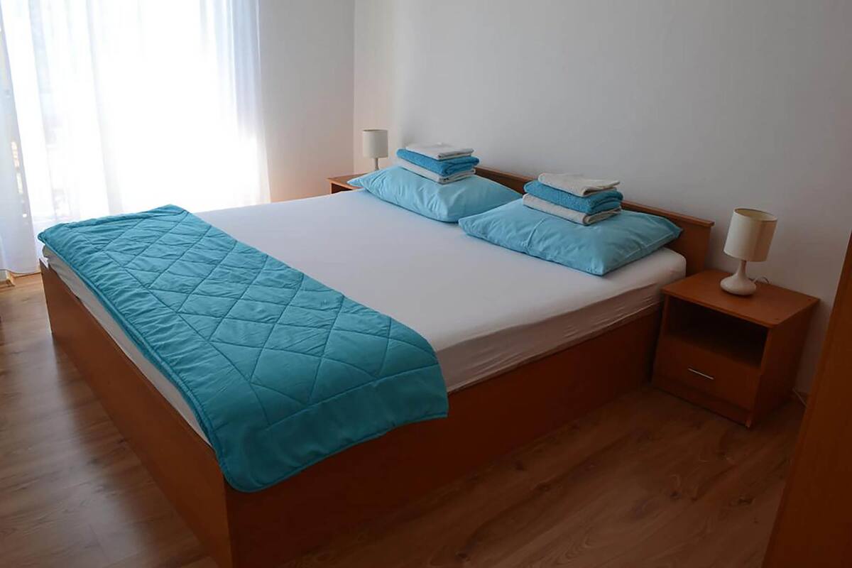 Appartement, 2 chambres, balcon | Literie de qualité, bureau, fer et planche à repasser