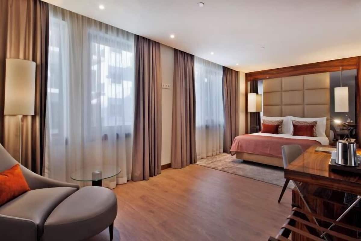 Minibar, in-room safe, desk, blackout drapes
