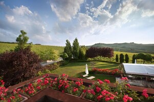 Premium bedding, minibar, individually decorated, individually furnished