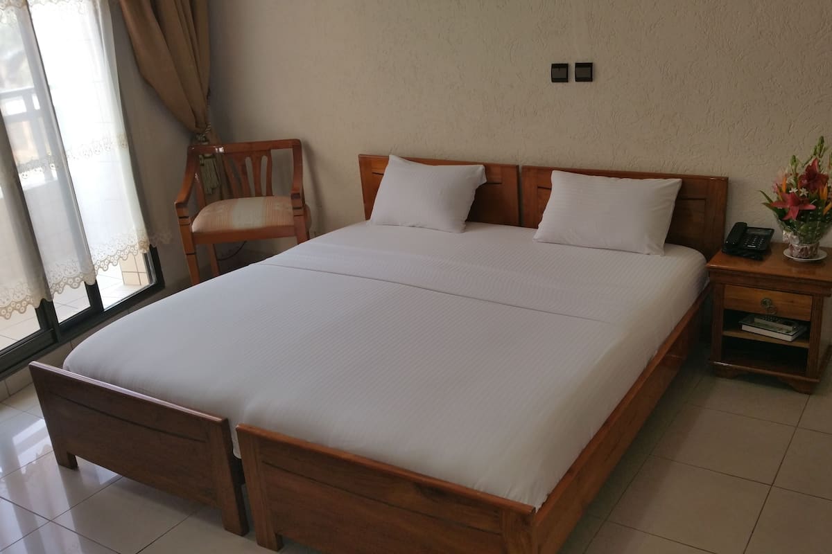 In-room safe, desk, soundproofing, free WiFi