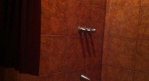 Comfort-Doppelzimmer, Balkon | Badezimmer | Dusche, Designer-Toilettenartikel, Handtücher