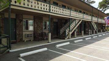 Vista frontal de la propiedad