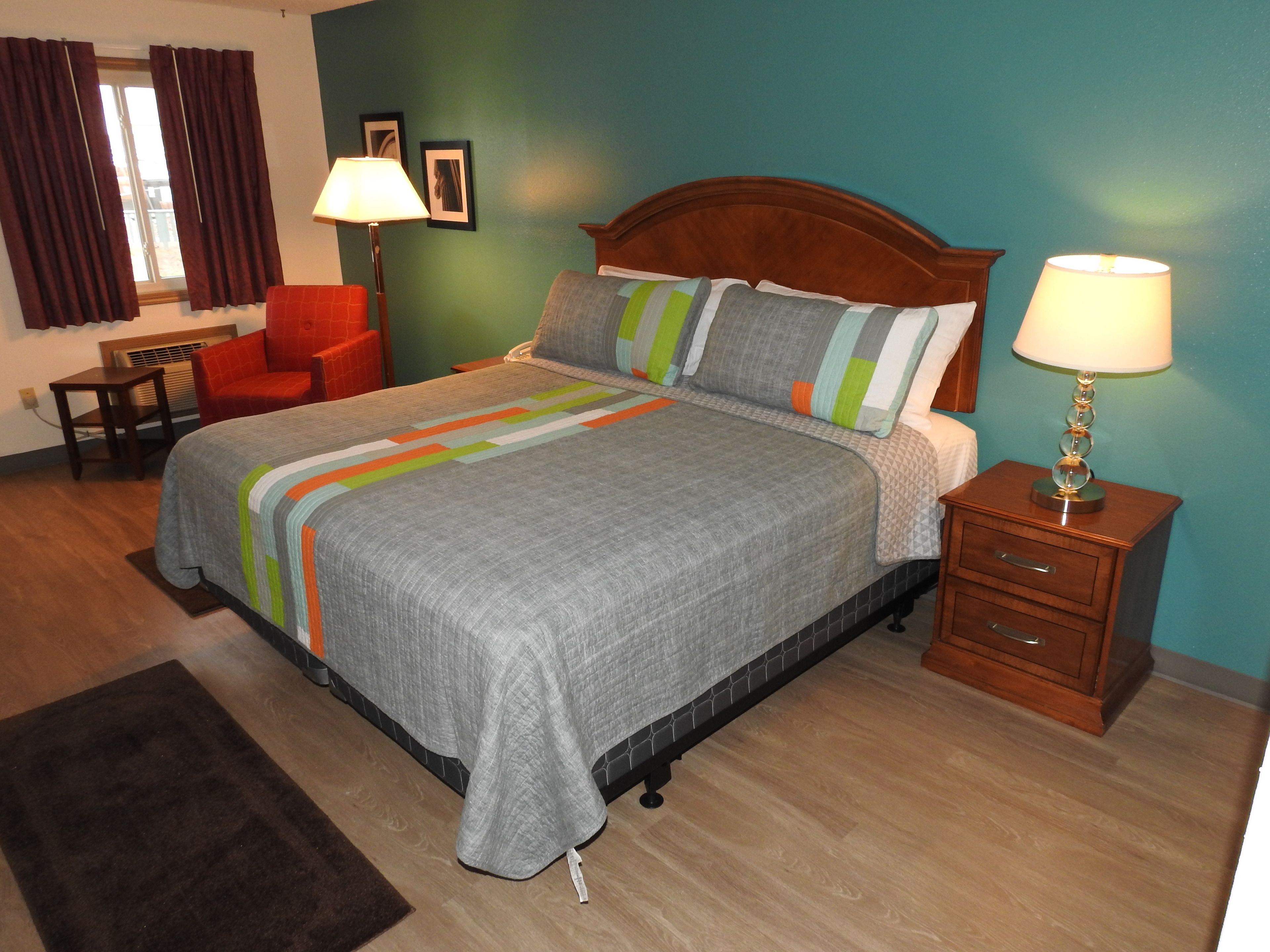 Habitación Confort, 1 cama King size | Ropa de cama de alta calidad y escritorio 