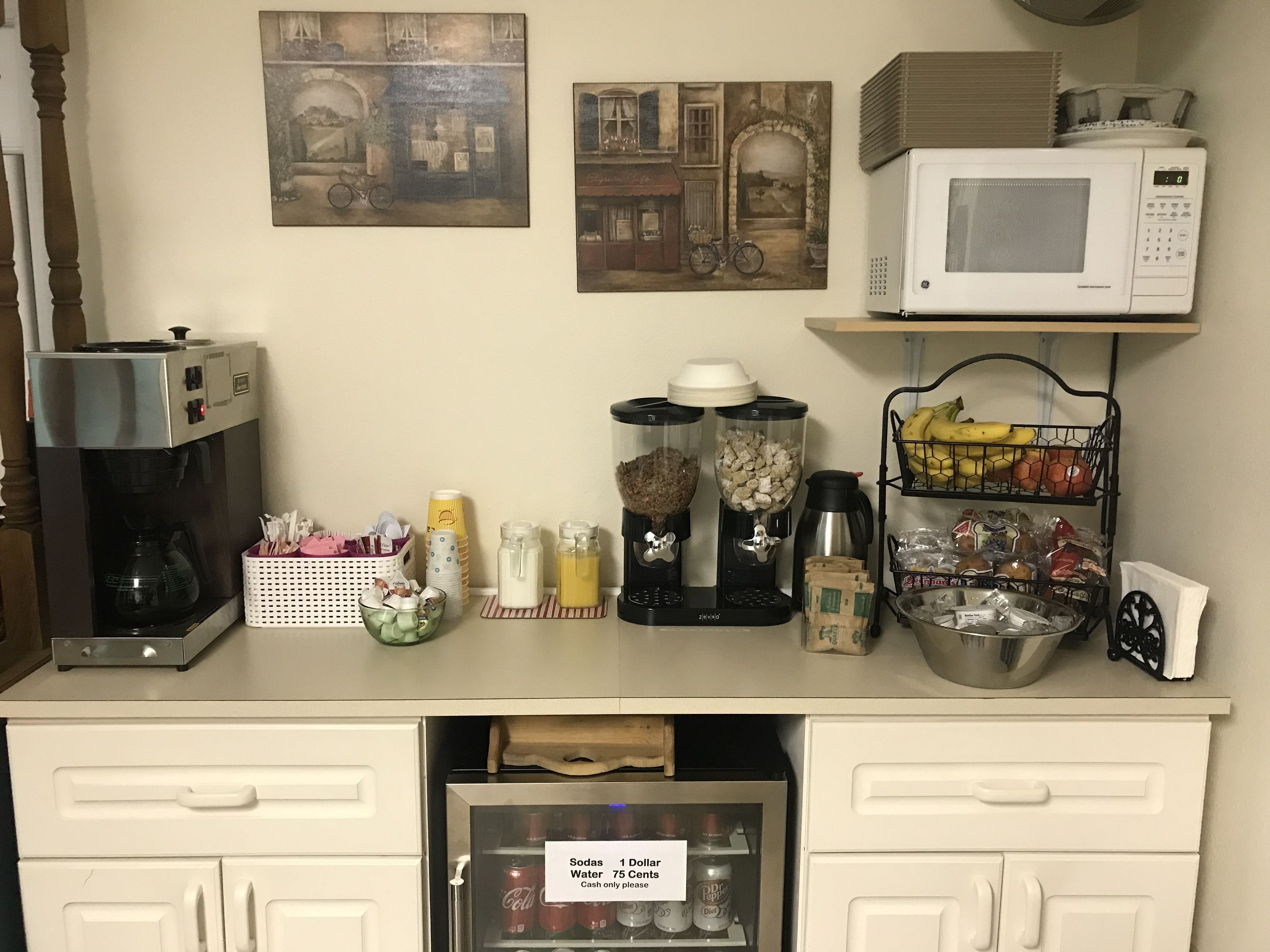 Free continental breakfast 