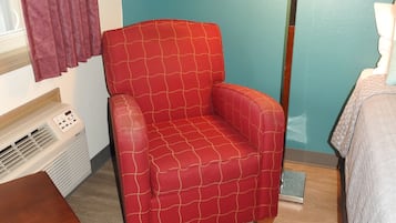 Comfort Room, 2 Queen Beds | Premium bedding, desk, iron/ironing board, free WiFi