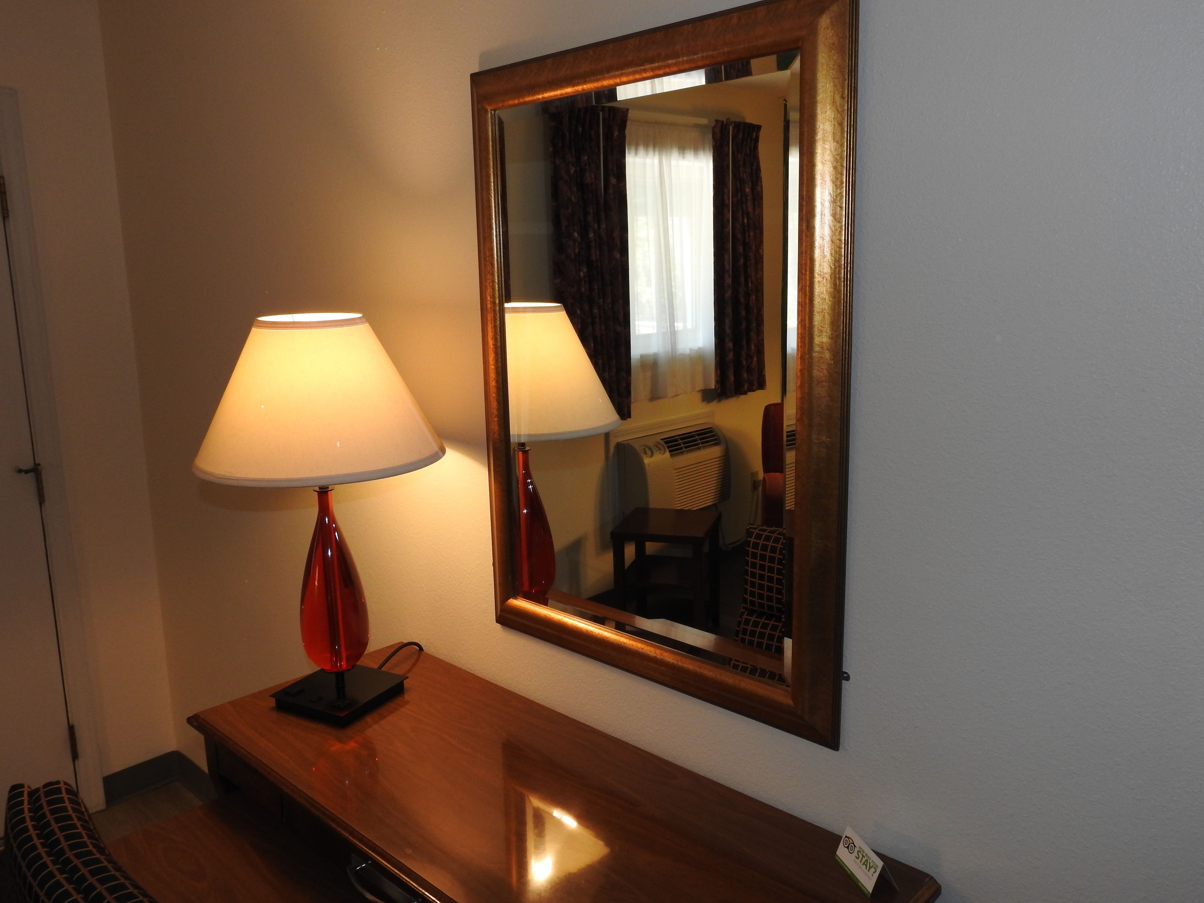 Comfort Room, 1 King Bed | Premium bedding, desk, iron/ironing board, free WiFi