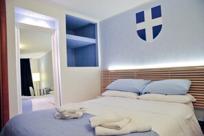 Chambre | Literie de qualité, bureau, fer et planche à repasser