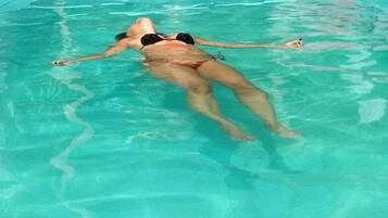 Piscina externa sazonal
