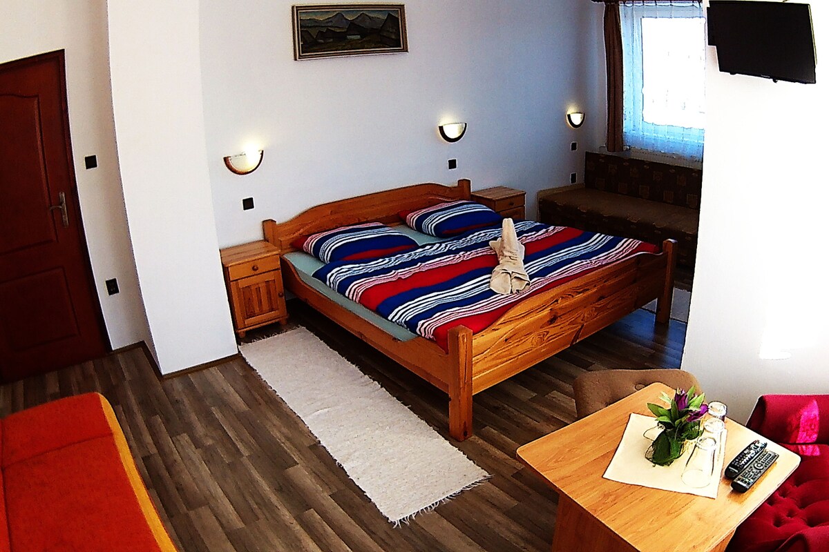 Panoramic-Dreibettzimmer, 1 Schlafzimmer, eigenes Bad, Bergblick | Kostenlose Babybetten, Zustellbetten, kostenloses WLAN