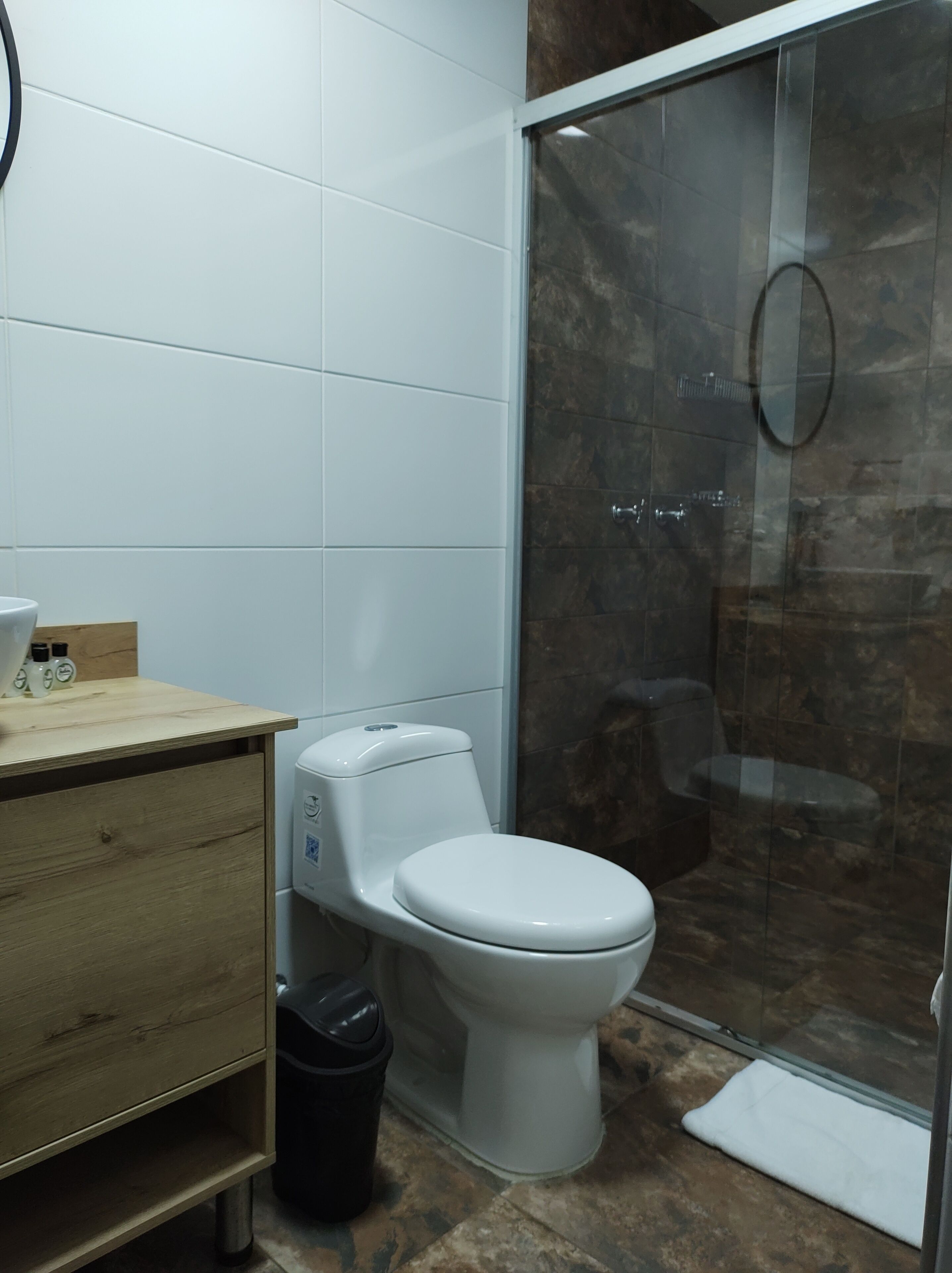 quadruple room | bathroom | free toiletries, towels, soap, shampoo