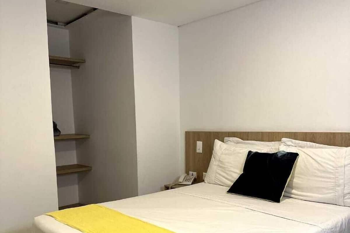 Triple Room | Blackout drapes, WiFi (free), bed sheets