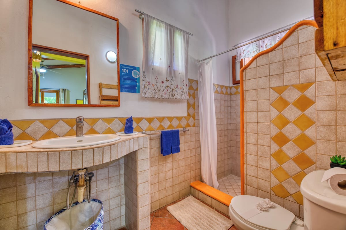 Villa, 1 Bedroom | Bathroom | Shower, hair dryer, towels