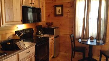 Romantic Cabin, 1 Bedroom, Mountain View, Mountainside (Chestnut Cabin) | In-room dining