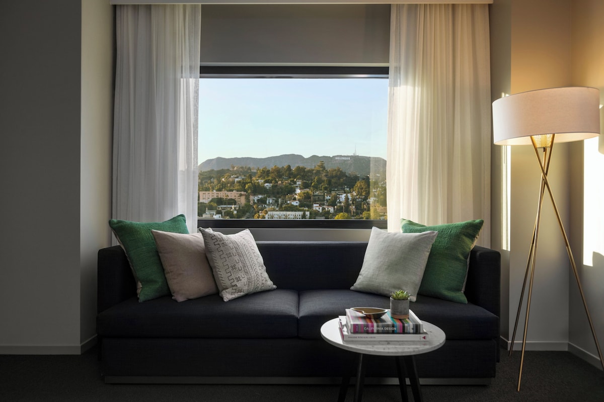 Frette Italian sheets, premium bedding, pillow-top beds, minibar