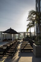 室外游泳池，收费帐篷屋，池畔遮阳伞