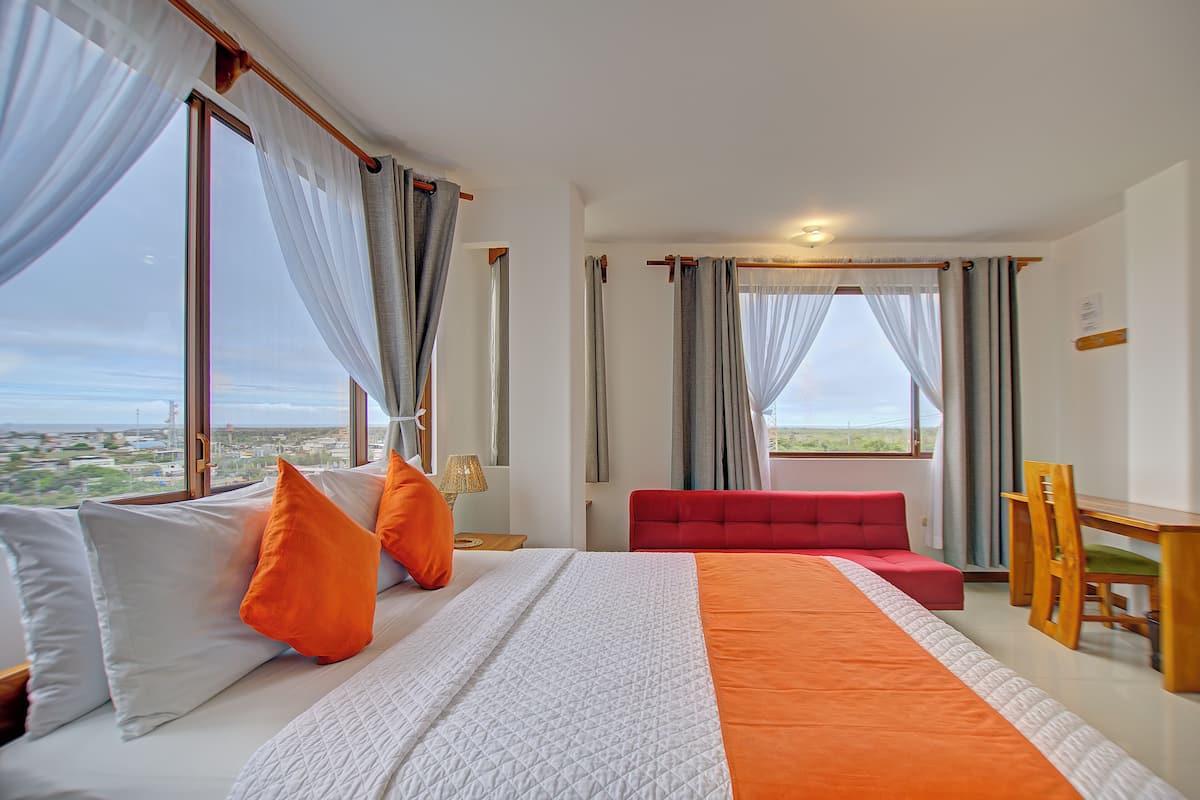 family room, 2 bedrooms | 1 bedroom, egyptian cotton sheets, premium bedding, minibar