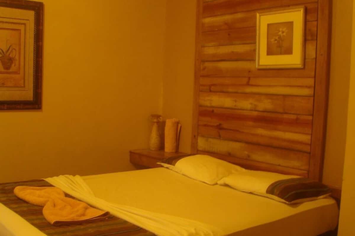 Basic Room, 1 Double Bed | Desk, iron/ironing board, free rollaway beds, free WiFi