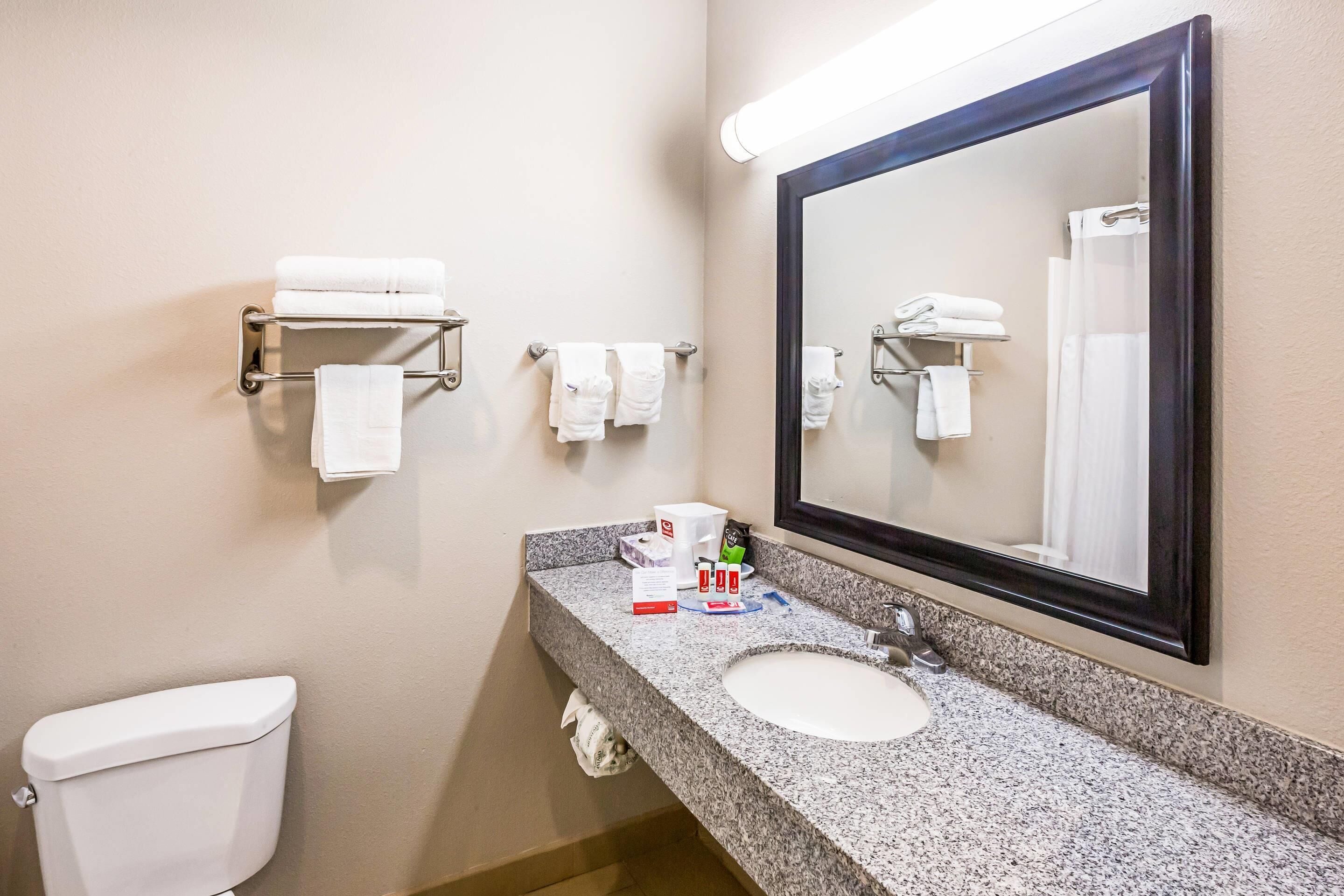 Standard Room, 1 King Bed, Non Smoking | Desk, soundproofing, iron/ironing board, free cots/infant beds