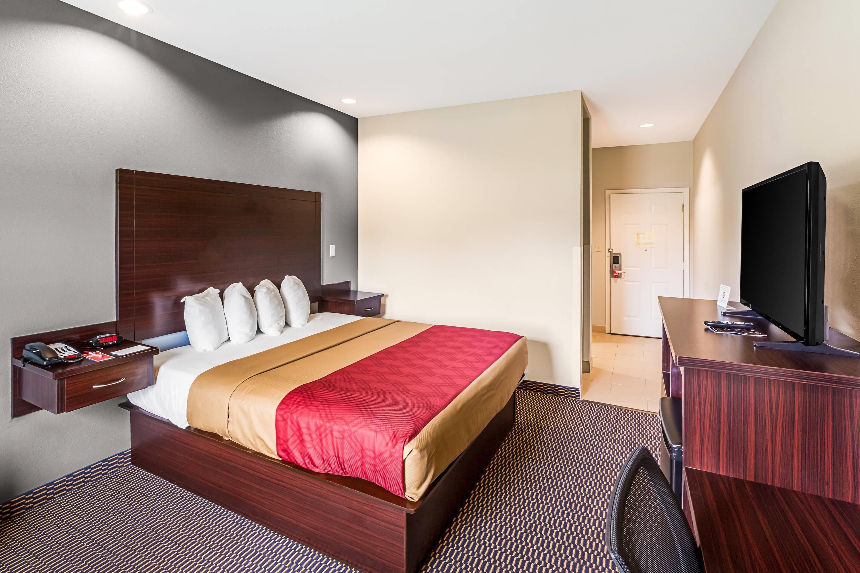 Værelse - 1 kingsize-seng - handicapvenligt - ikke-ryger | Skrivebord, lydisolering, strygejern/strygebræt, gratis baby-/barnesenge