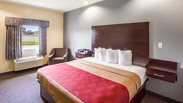 Bureau, système d’insonorisation, fer et planche à repasser