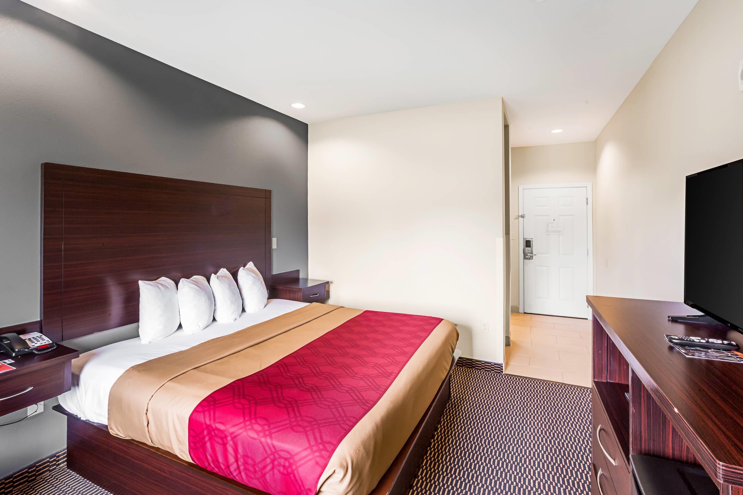 Standardværelse - 1 kingsize-seng - ikke-ryger | Skrivebord, lydisolering, strygejern/strygebræt, gratis baby-/barnesenge