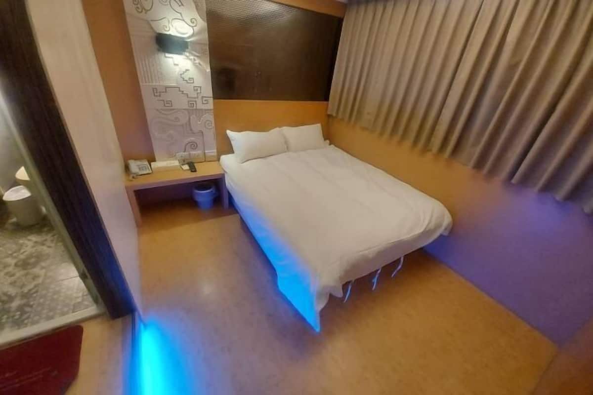 办公桌、遮光窗帘、隔音、免费 WiFi