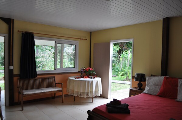 Double Room | Individually decorated, laptop workspace, rollaway beds, bed sheets