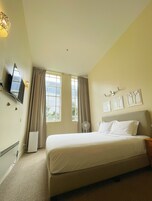 Deluxe Double Room, 1 King Bed, Kitchenette