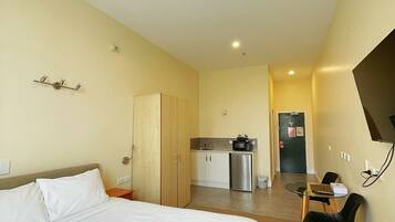 Deluxe Double Room, 1 King Bed, Kitchenette | Hypo-allergenic bedding, minibar, iron/ironing board, free WiFi