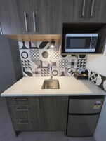 Deluxe Double Room, 1 King Bed, Kitchenette | Private kitchenette