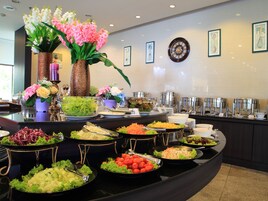 Desayuno buffet todos los días (con cargo)