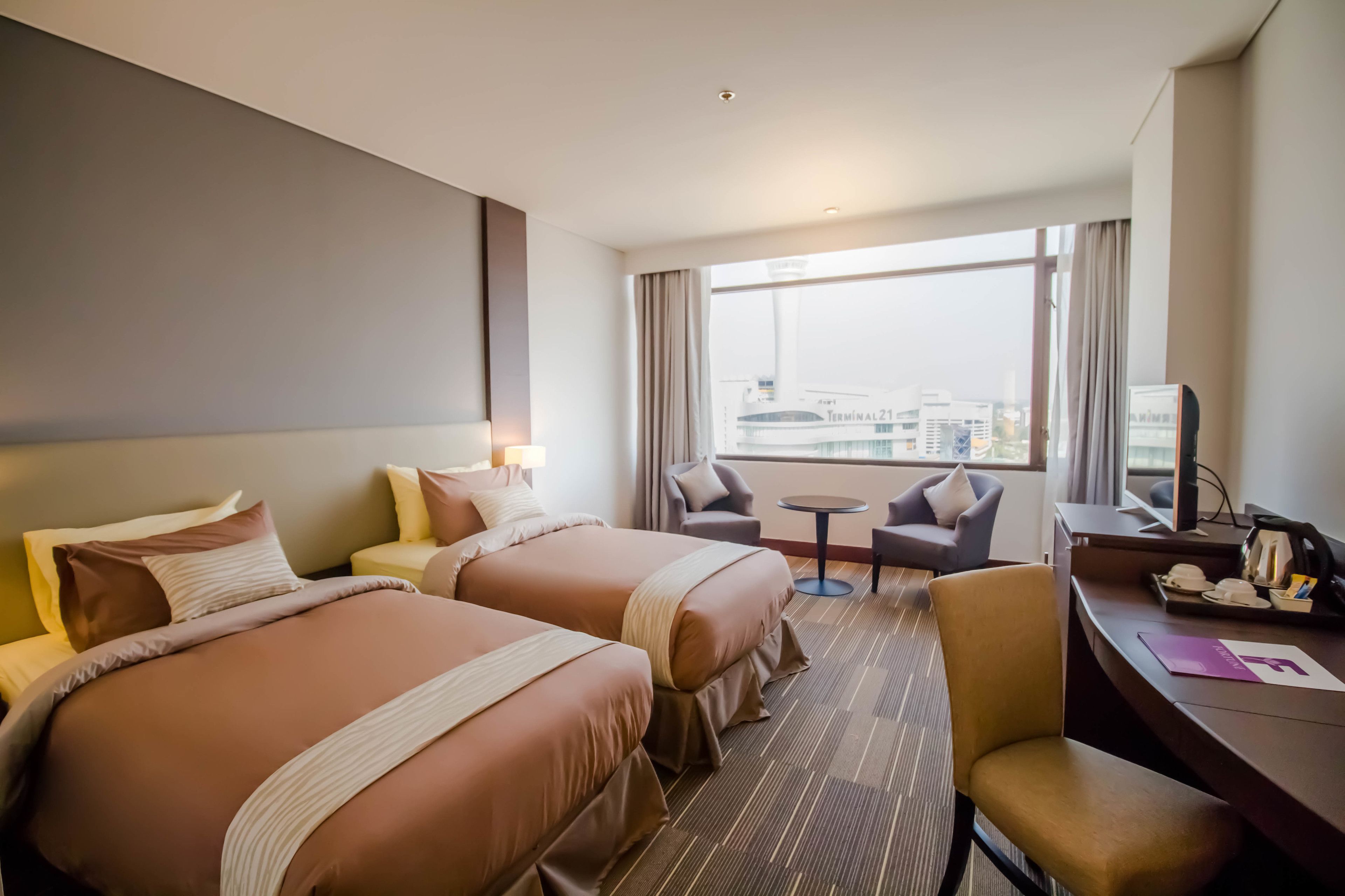 deluxe double or twin room, city view | view from room