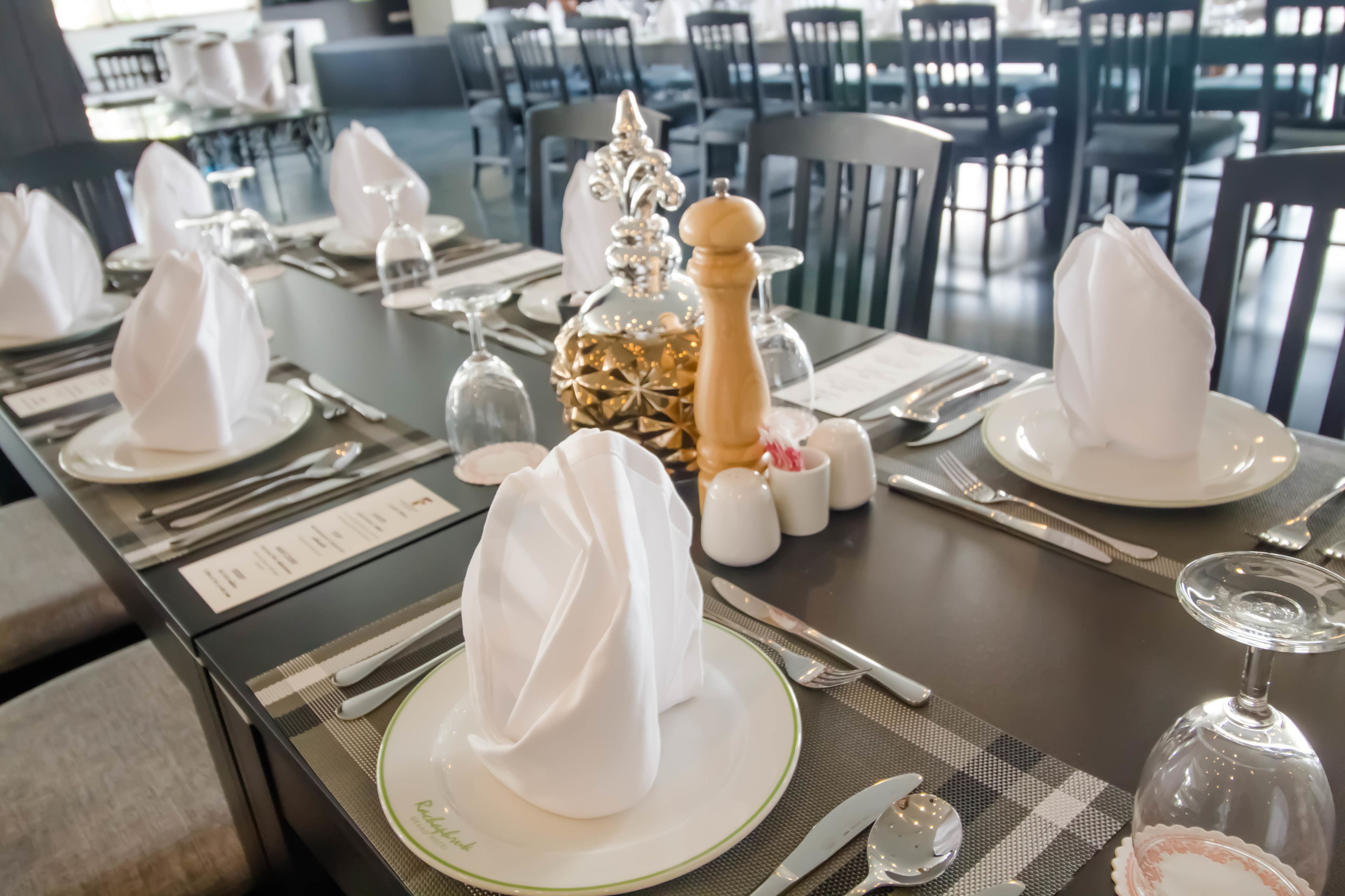 daily buffet breakfast (thb 300 per person)