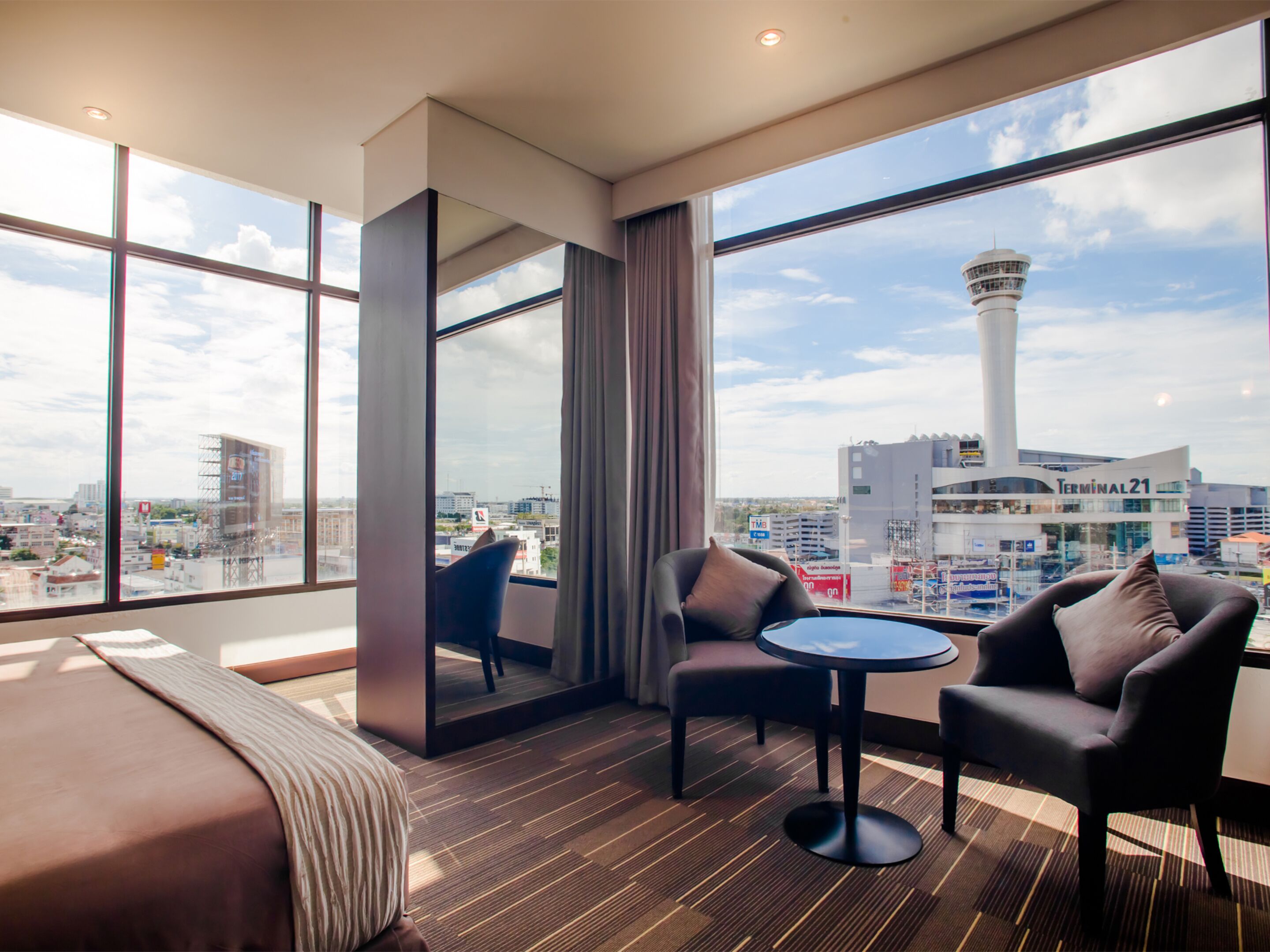 Executive Double Room  | Living area | Flat-screen TV