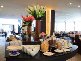 Daily buffet breakfast (THB 300 per person)