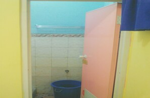 Deluxe Room (Air Conditioning) | Bathroom