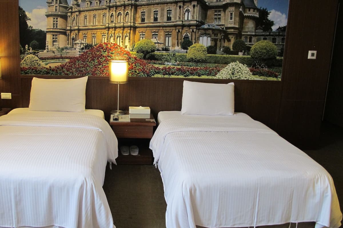 Literie de qualité, décor unique, ameublement unique, bureau