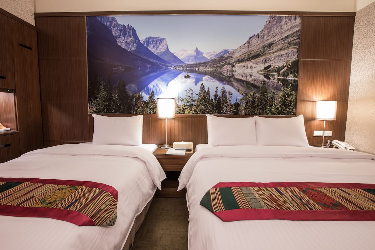 Literie de qualité, décor unique, ameublement unique, bureau