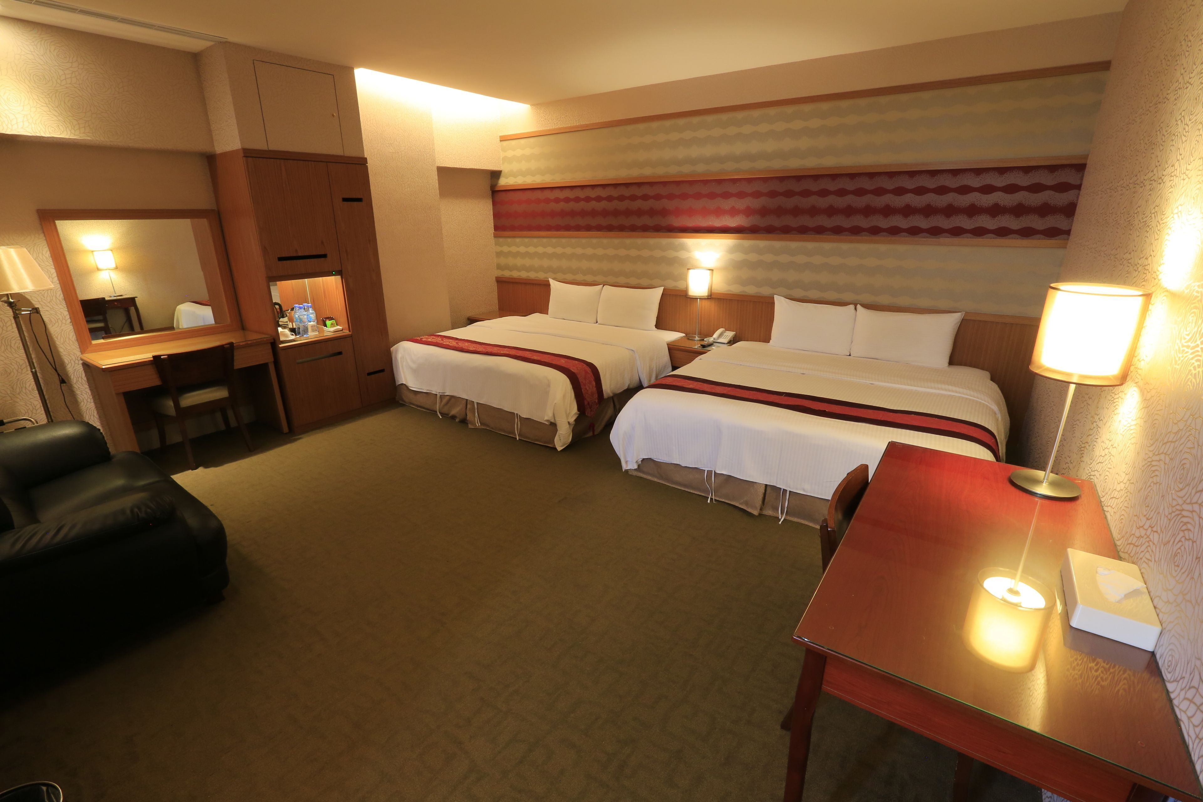 Literie de qualité, décor unique, ameublement unique, bureau