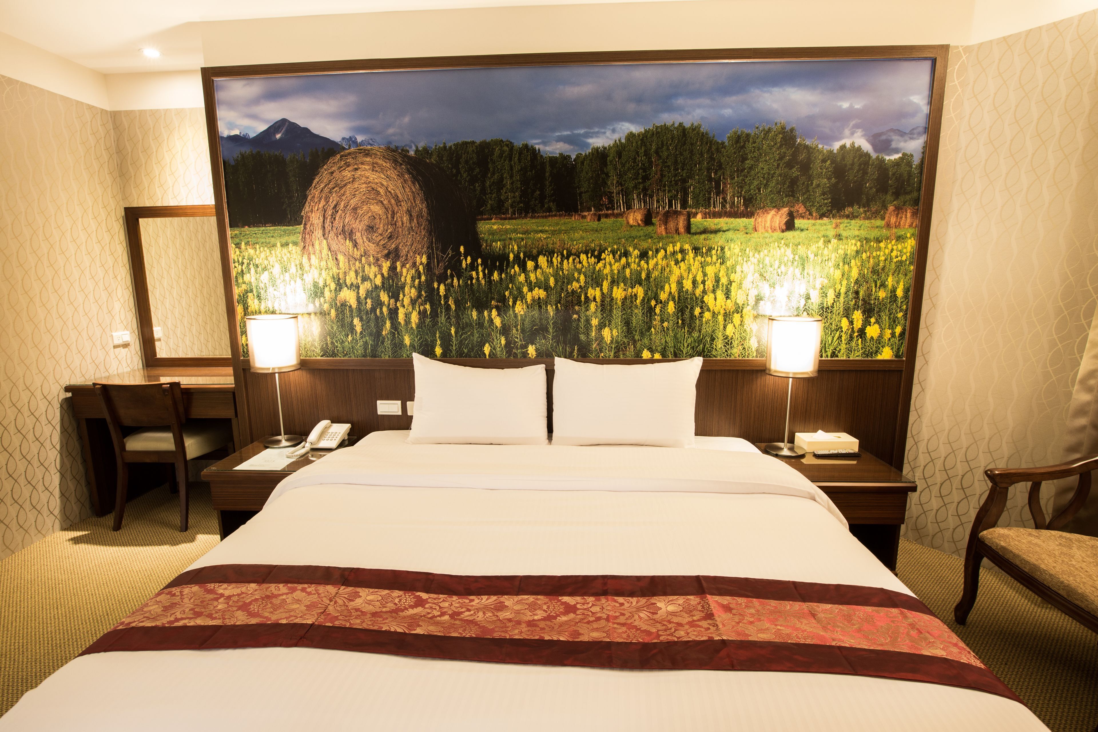 Literie de qualité, décor unique, ameublement unique, bureau