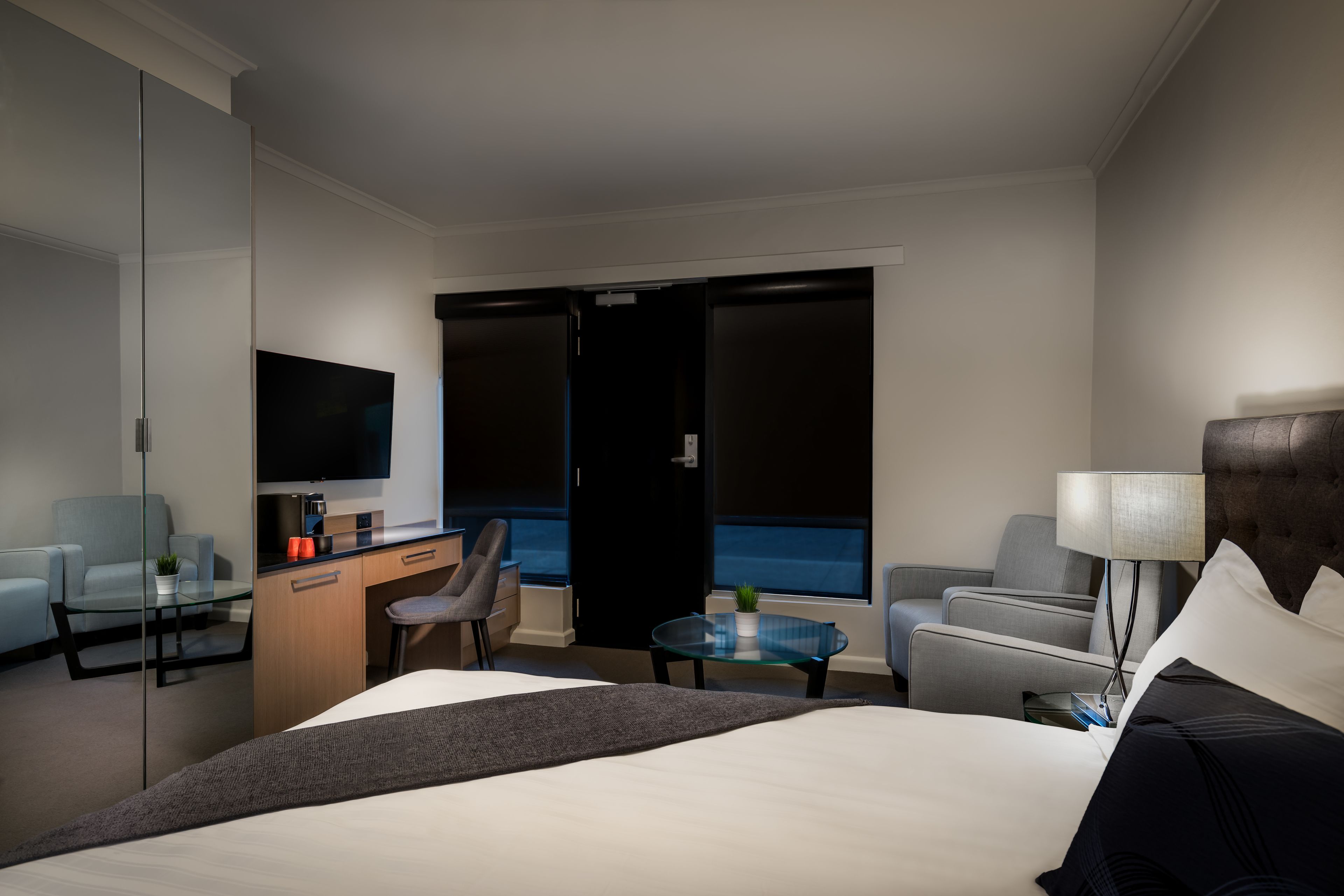 Zimmersafe, Schreibtisch, Bügeleisen/Bügelbrett, kostenloses WLAN