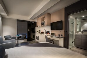 Caja de seguridad en la habitación y escritorio 