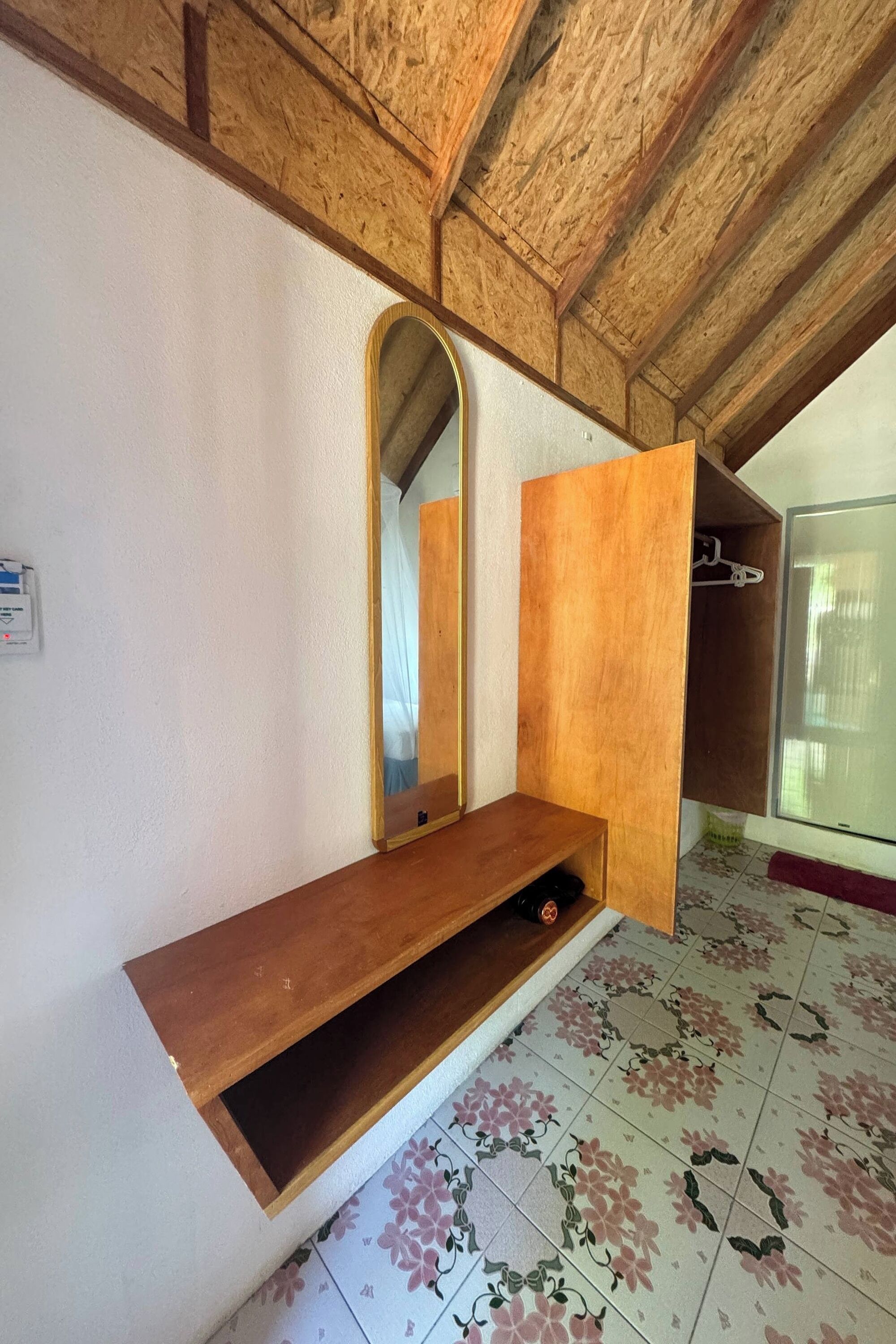 family room (aircon 3 person) | 1 bedroom, desk, rollaway beds