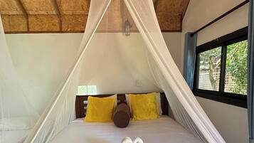 Habitación familiar (Aircon 3 Person) | 1 dormitorio, escritorio, camas supletorias