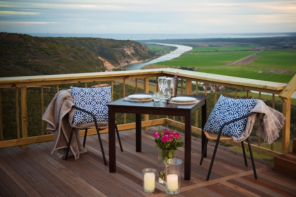 Aperto a colazione e pranzo, cucina locale e internazionale