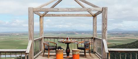 Se sirven desayunos y almuerzos, cocina local e internacional