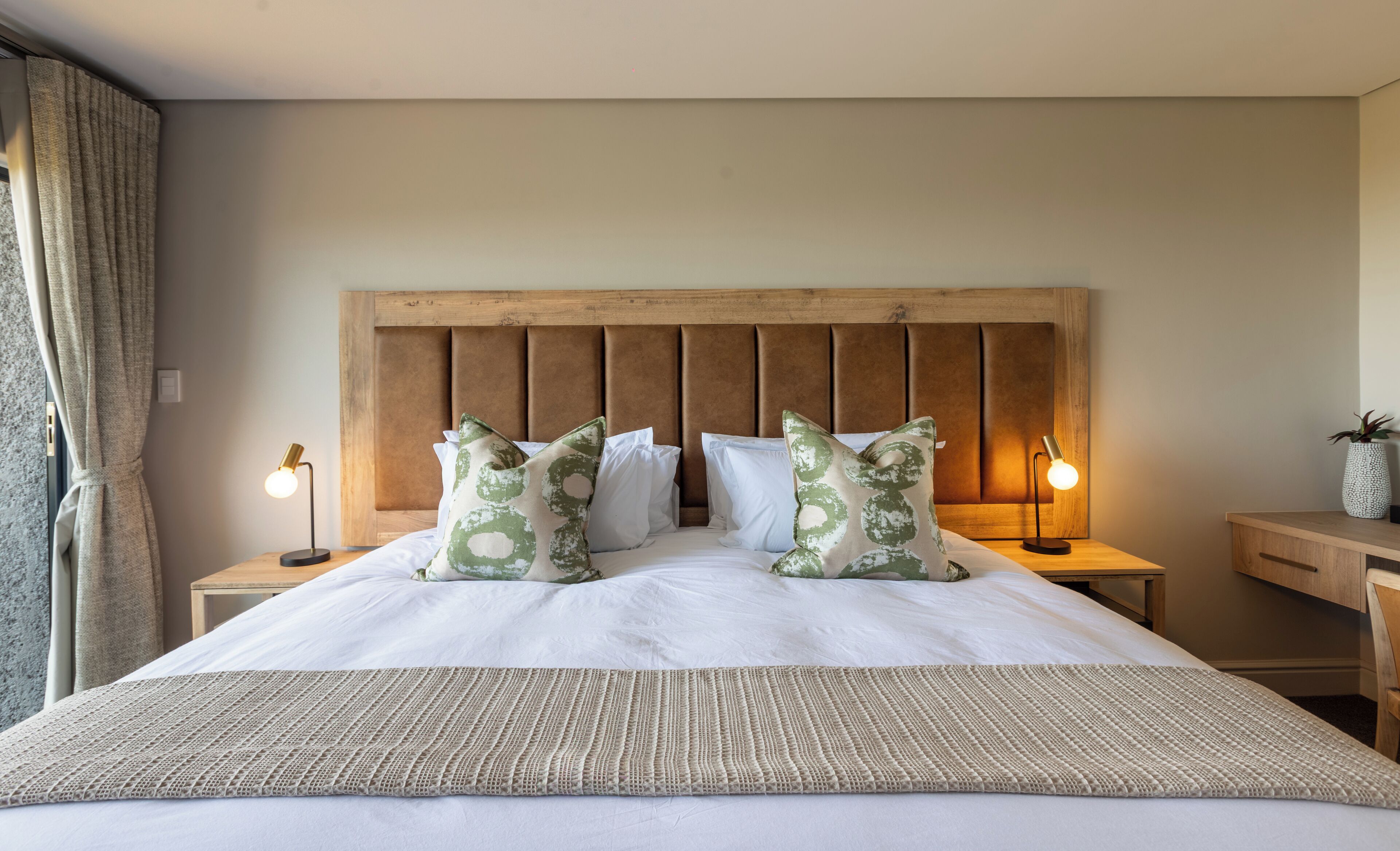 Standaard Twin kamer | Luxe beddengoed, een minibar, een kluis op de kamer, een bureau