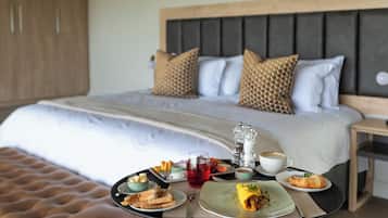 Honeymoon Suite | Premium bedding, minibar, in-room safe, desk