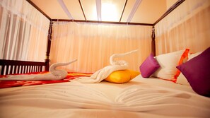 Desk, iron/ironing board, rollaway beds, free WiFi - Frangipani Motel (Galle)