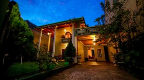 Front of property - Frangipani Motel (Galle)